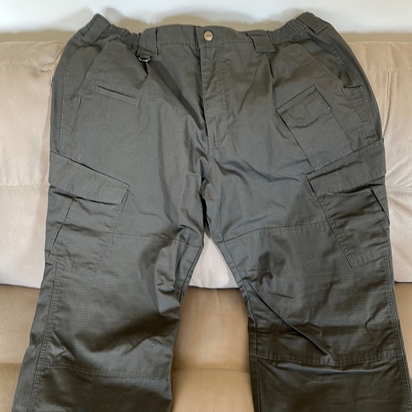 Two pair of military BDUs brand new - Picture 2 of 6